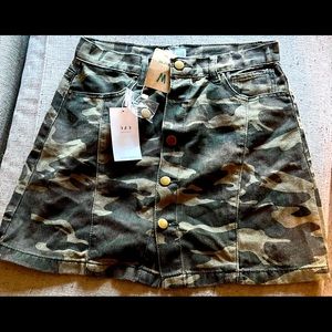 Denim camouflage mini skirt w/brass buttons down front